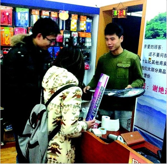 校内开店月营收五万 老员工创业瞄准校内市场